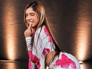 Charlott_iconic67 Hispanic webcam from Venezuela