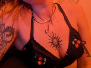 CherryxXxFoxx Tiny Tits webcam from United Kingdom