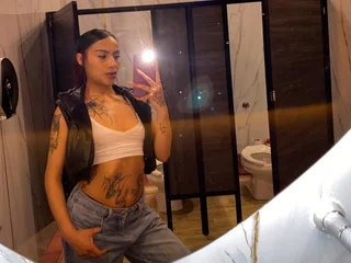 emilytomsoon Tiny Tits webcam from Colombia