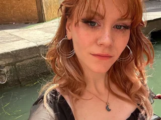 GingerPeachX Tiny Tits webcam from United Kingdom