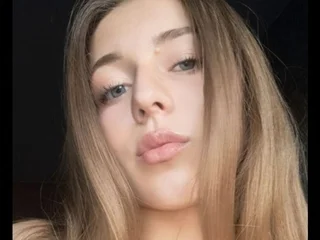 LoveDovee Tiny Tits webcam from Ukraine