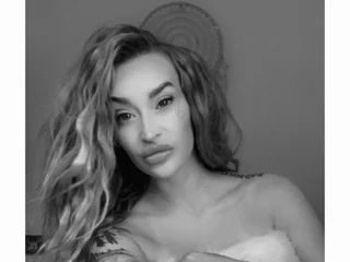 Luna_Bellex Tattoos webcam from Poland