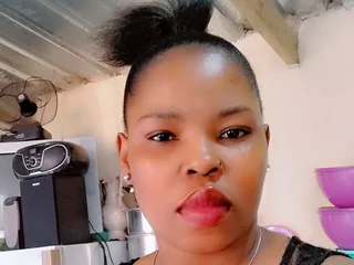 Sexysmille69 Brown Eyes webcam from South Africa